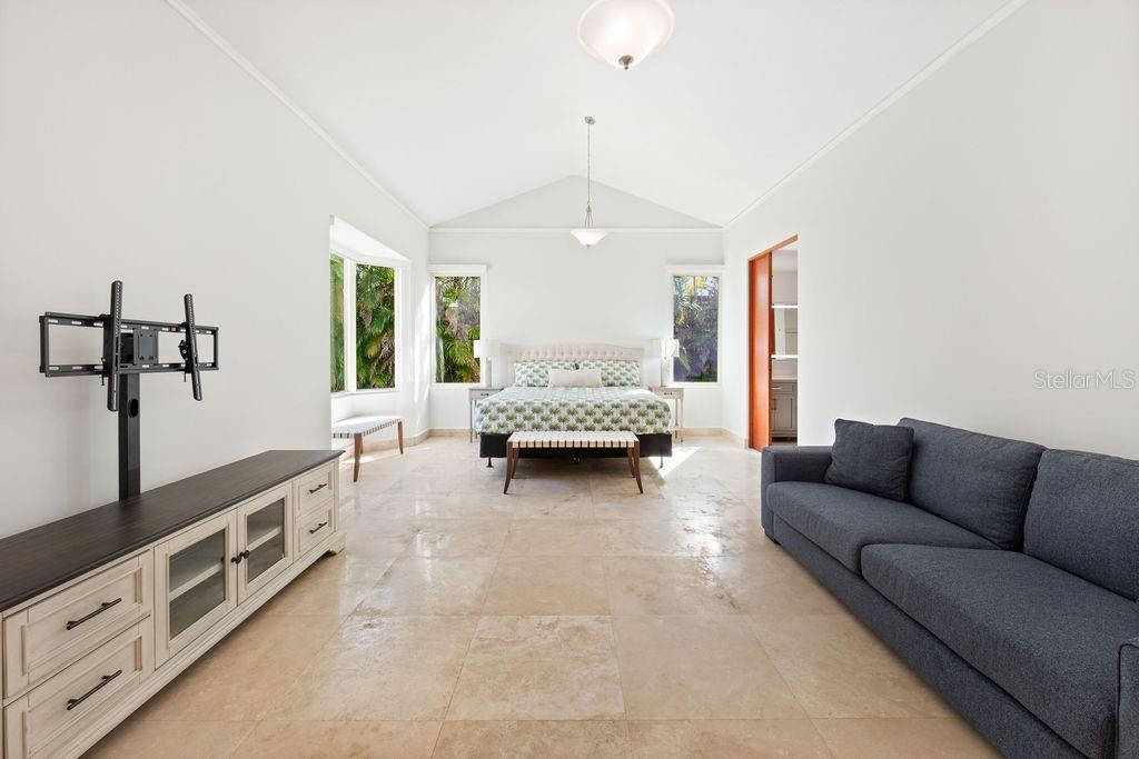 327 CAMINO DEL GUAMA