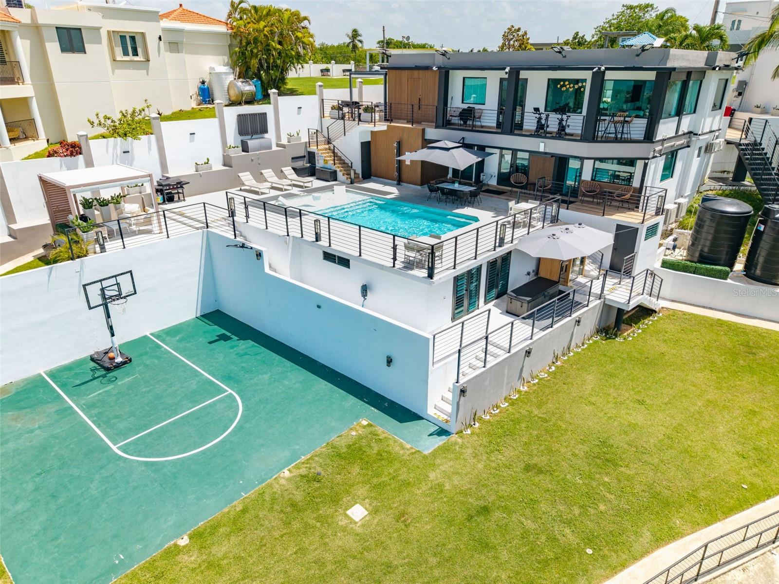 CARR. 2 KM. 94.0 QUINTAS DE CAMUY INT. BO. YEGUADA