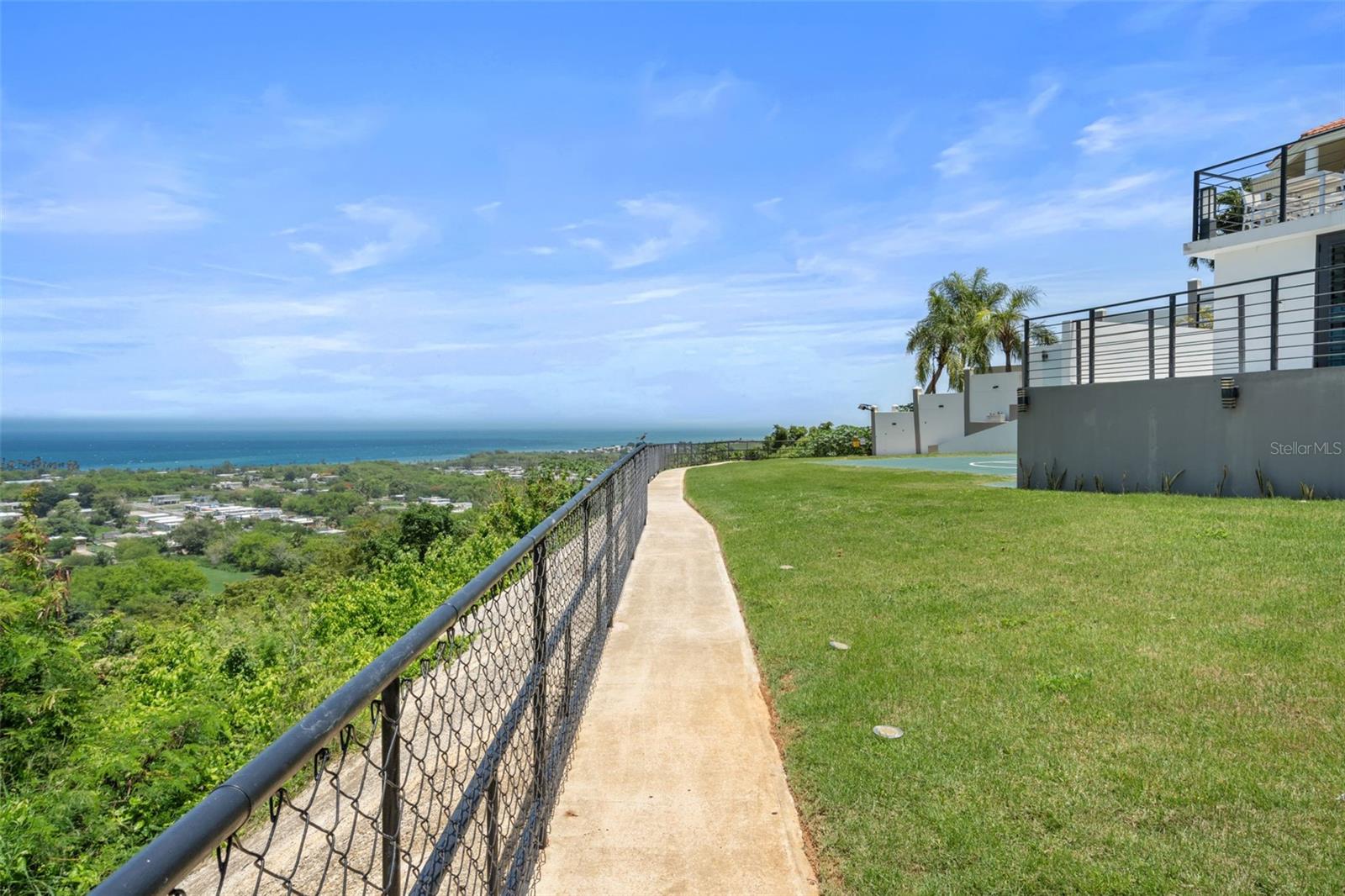 CARR. 2 KM. 94.0 QUINTAS DE CAMUY INT. BO. YEGUADA