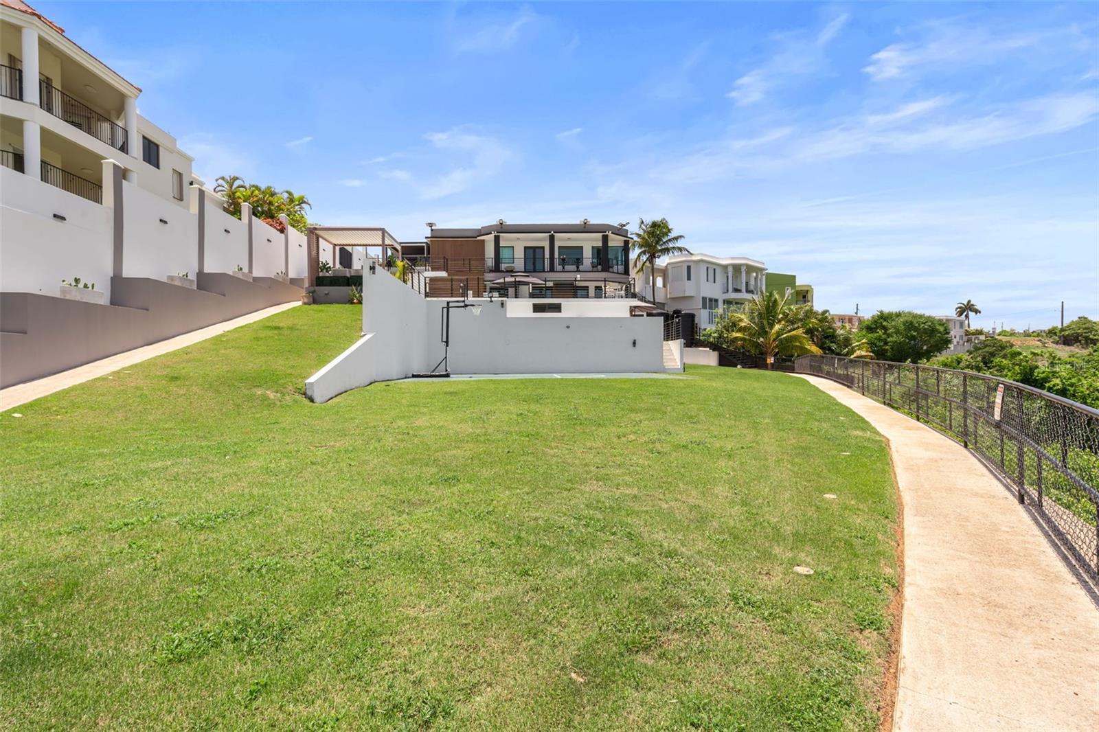 CARR. 2 KM. 94.0 QUINTAS DE CAMUY INT. BO. YEGUADA