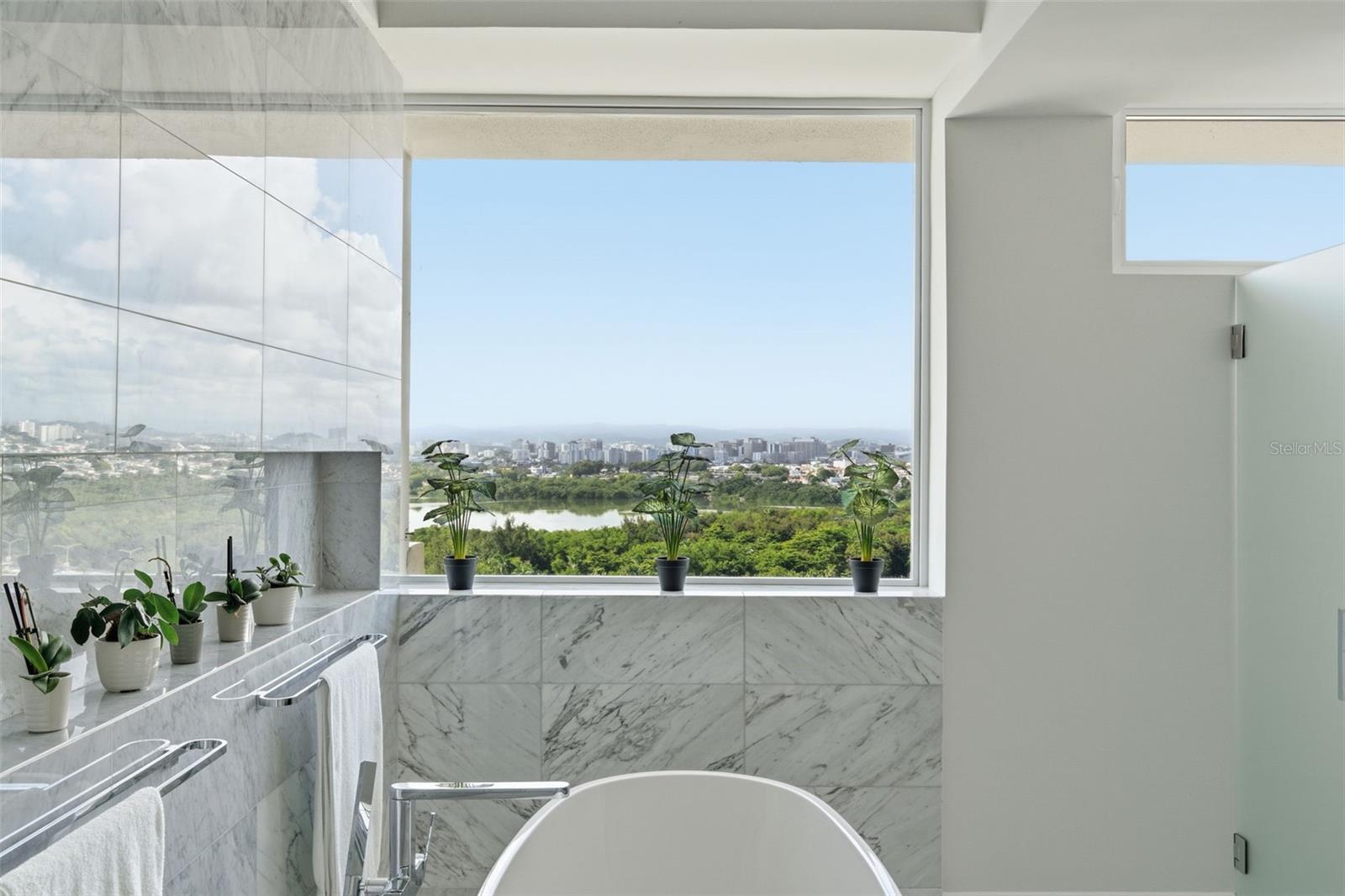 3307 AVE. ISLA VERDE #PH 1-2