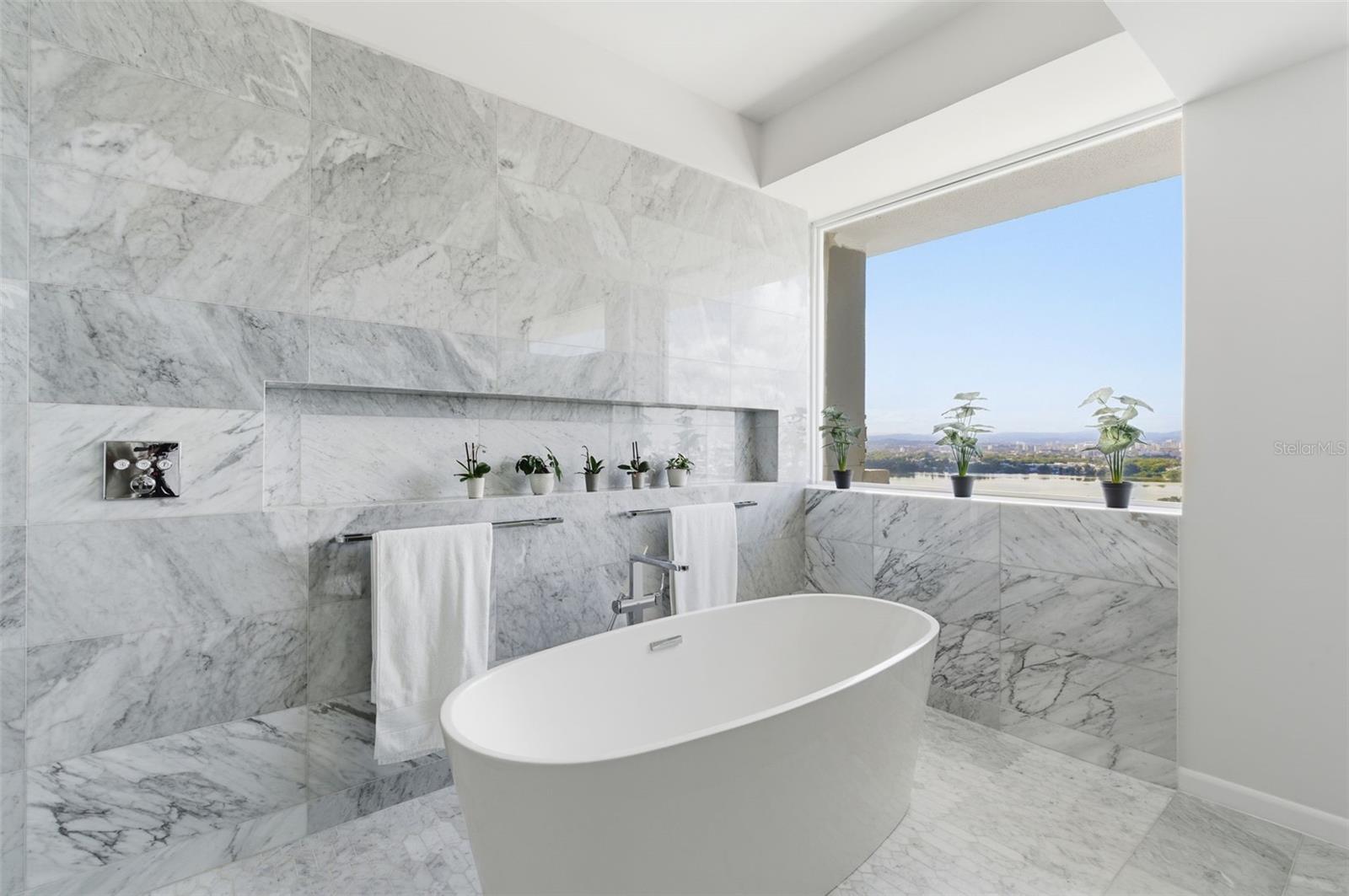 3307 AVE. ISLA VERDE #PH 1-2