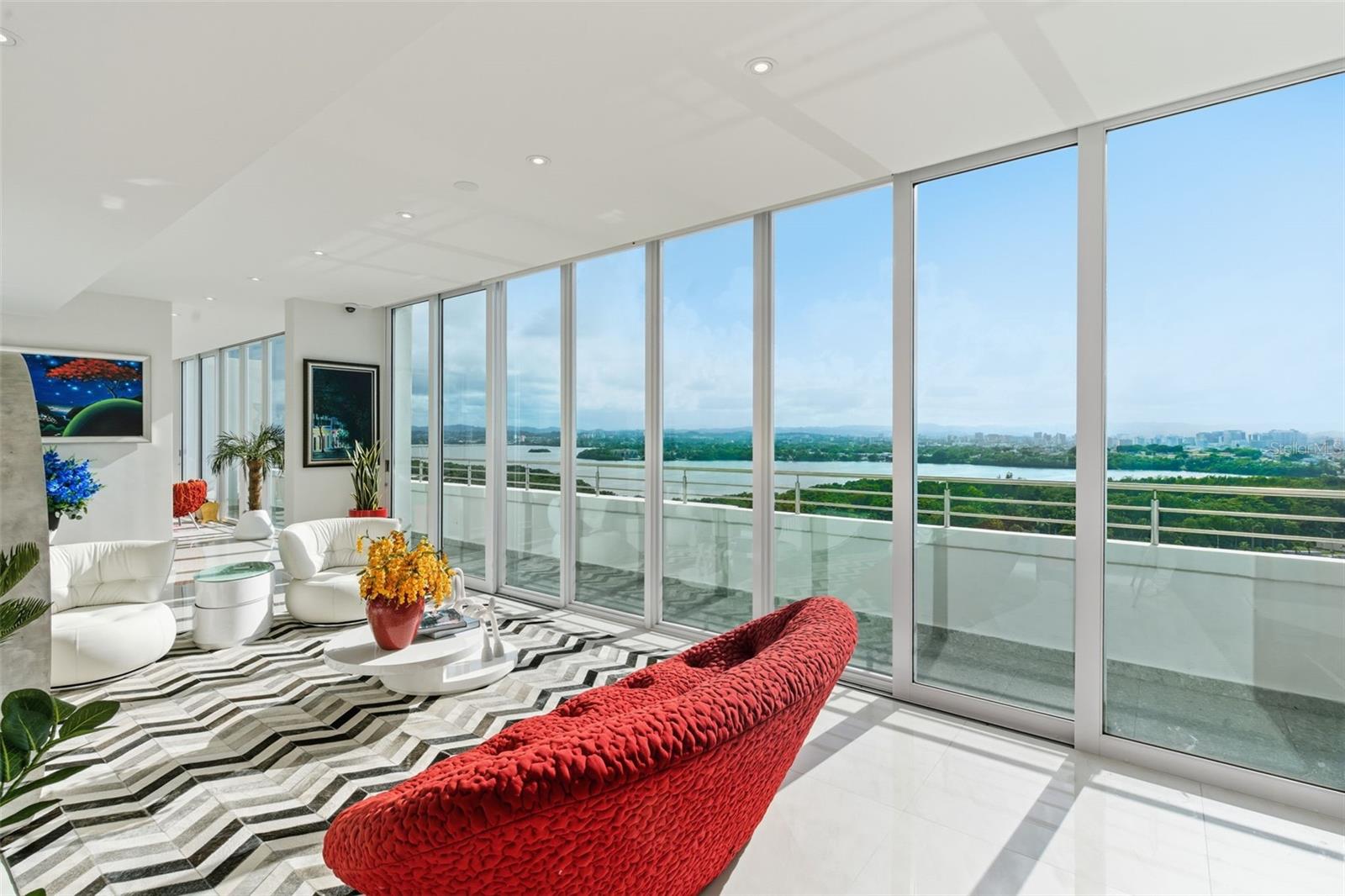 3307 AVE. ISLA VERDE #PH 1-2