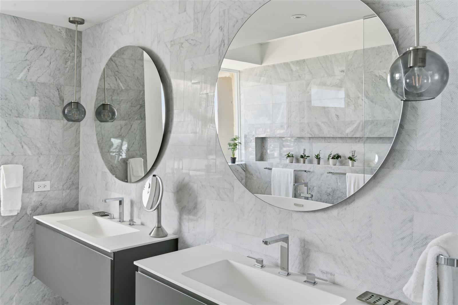 3307 AVE. ISLA VERDE #PH 1-2