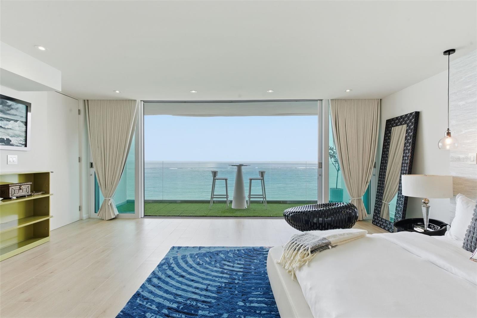 3307 AVE. ISLA VERDE #PH 1-2