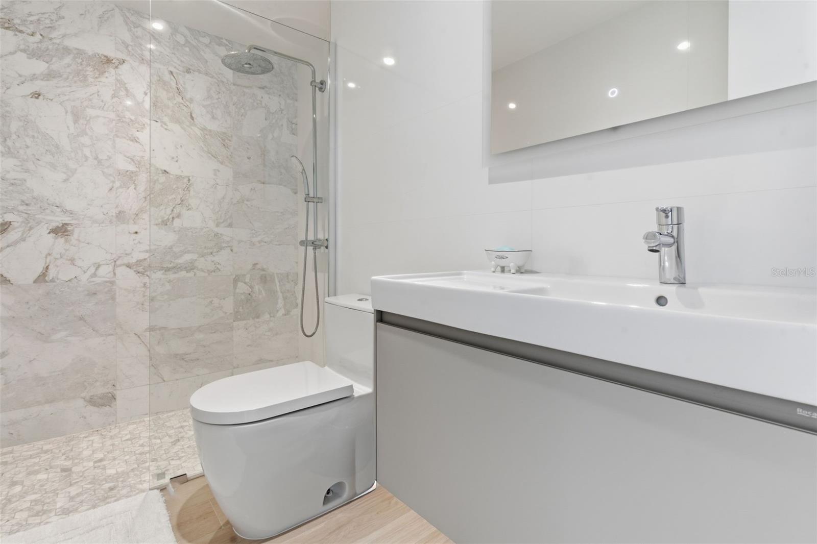 3307 AVE. ISLA VERDE #PH 1-2