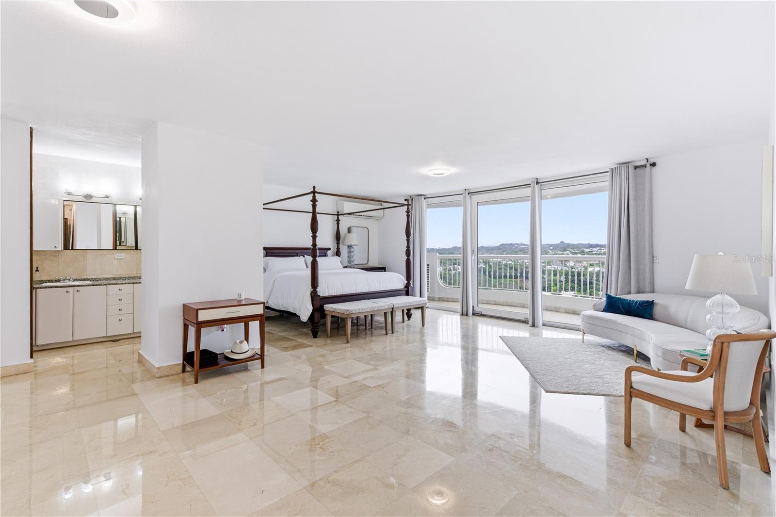 1010 CALLE ORQUID #704