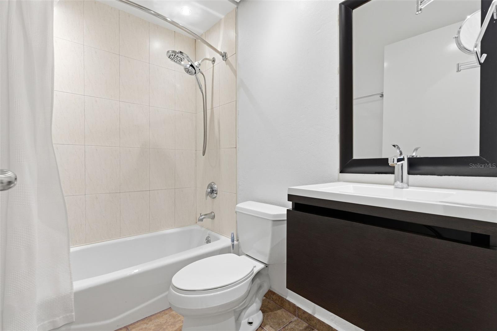 100 CALLE DEL MUELLE CAPITOLIO PLAZA #1408