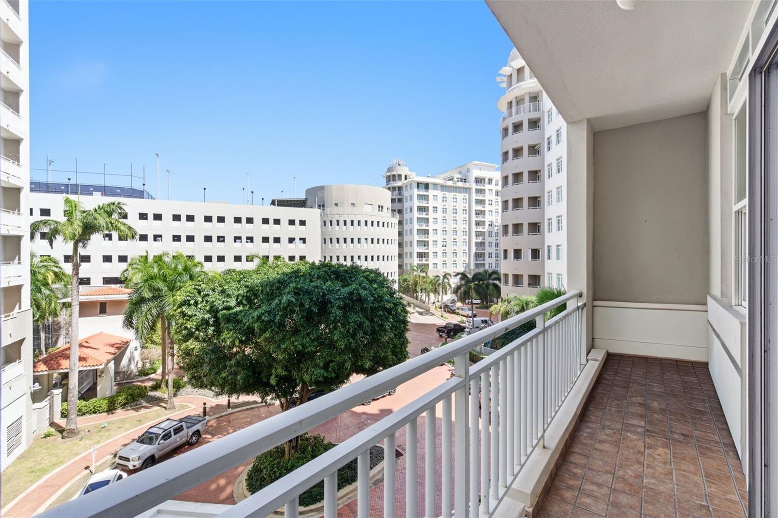 100 CALLE DEL MUELLE CAPITOLIO PLAZA #1408