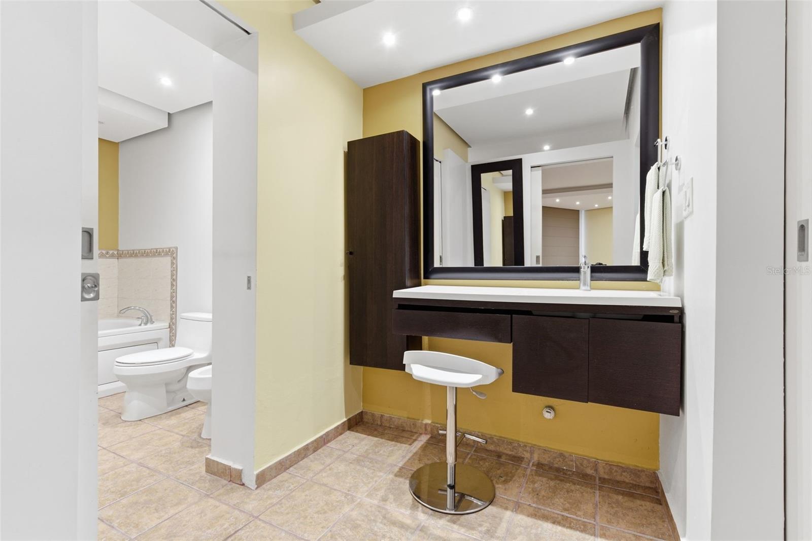 100 CALLE DEL MUELLE CAPITOLIO PLAZA #1408