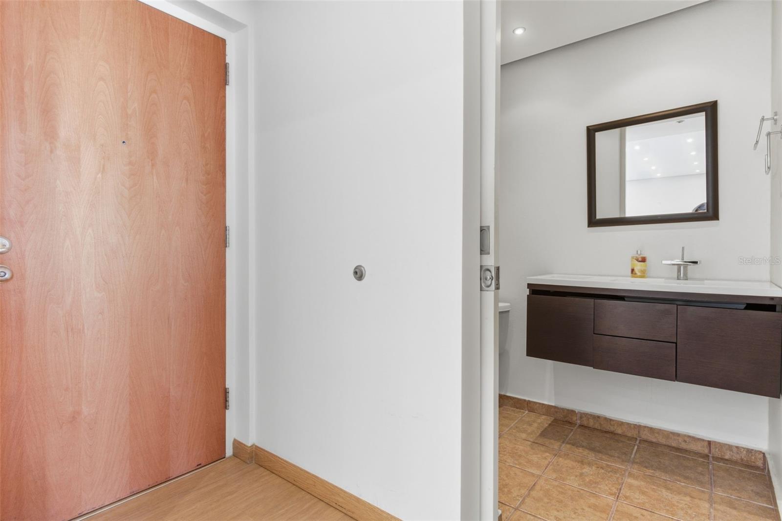 100 CALLE DEL MUELLE CAPITOLIO PLAZA #1408