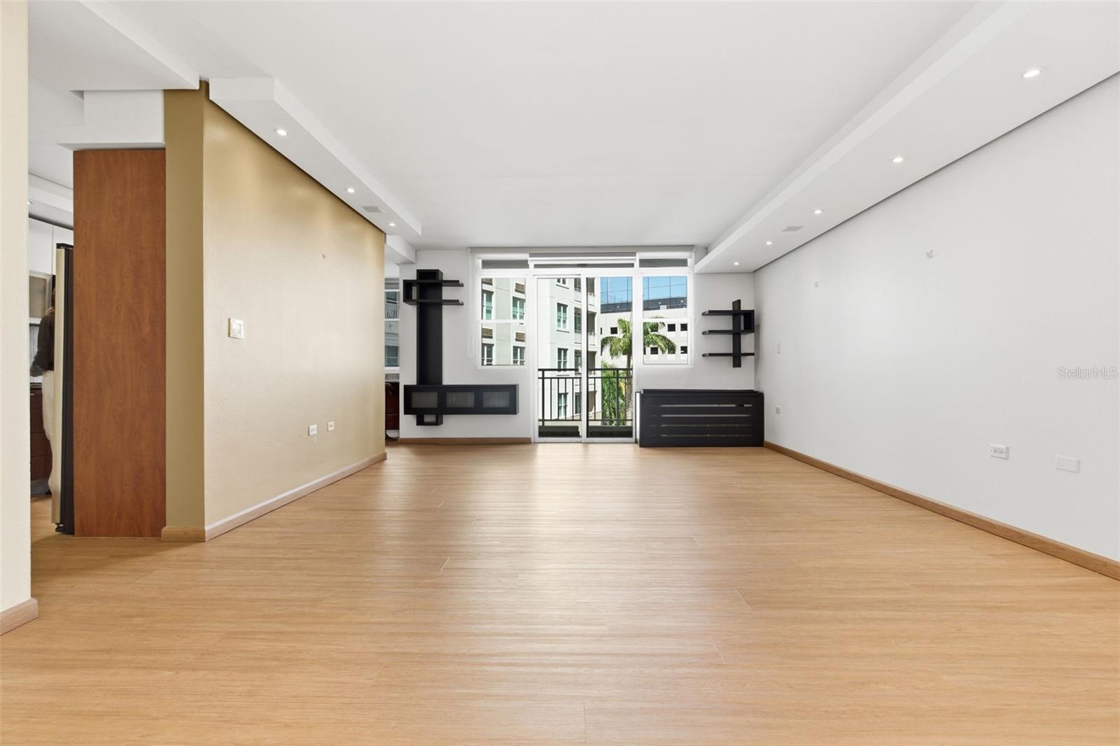 100 CALLE DEL MUELLE CAPITOLIO PLAZA #1408