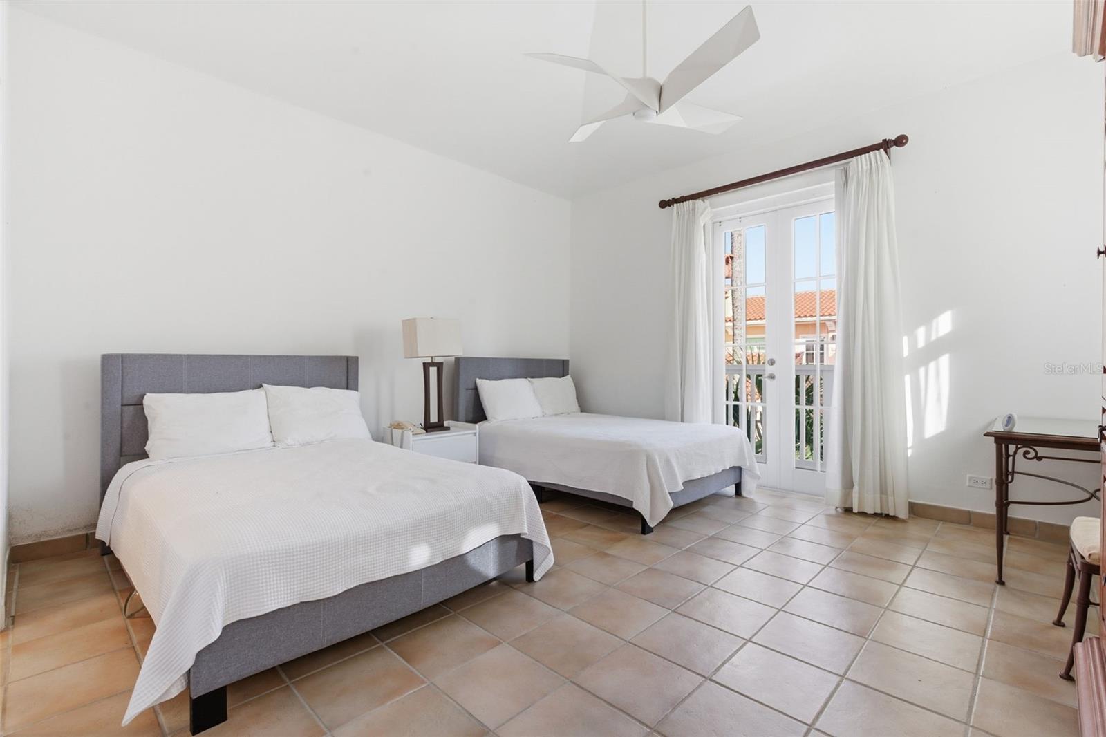 Las Casitas I 1000 AVENUE EL CONQUISTADOR #5214-15-16