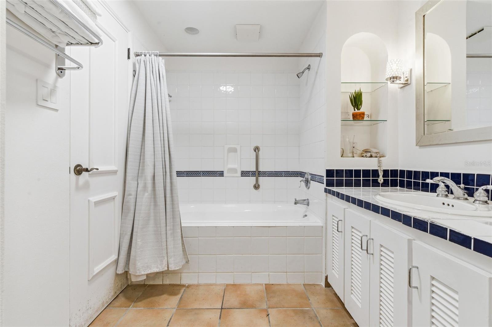 Las Casitas I 1000 AVENUE EL CONQUISTADOR #5214-15-16