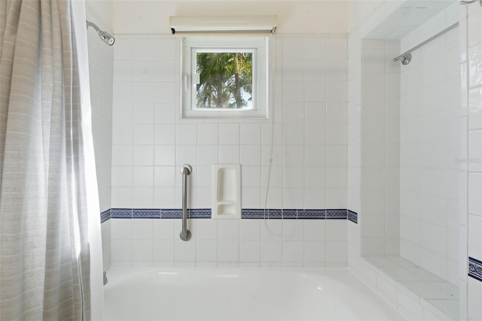 Las Casitas I 1000 AVENUE EL CONQUISTADOR #5214-15-16