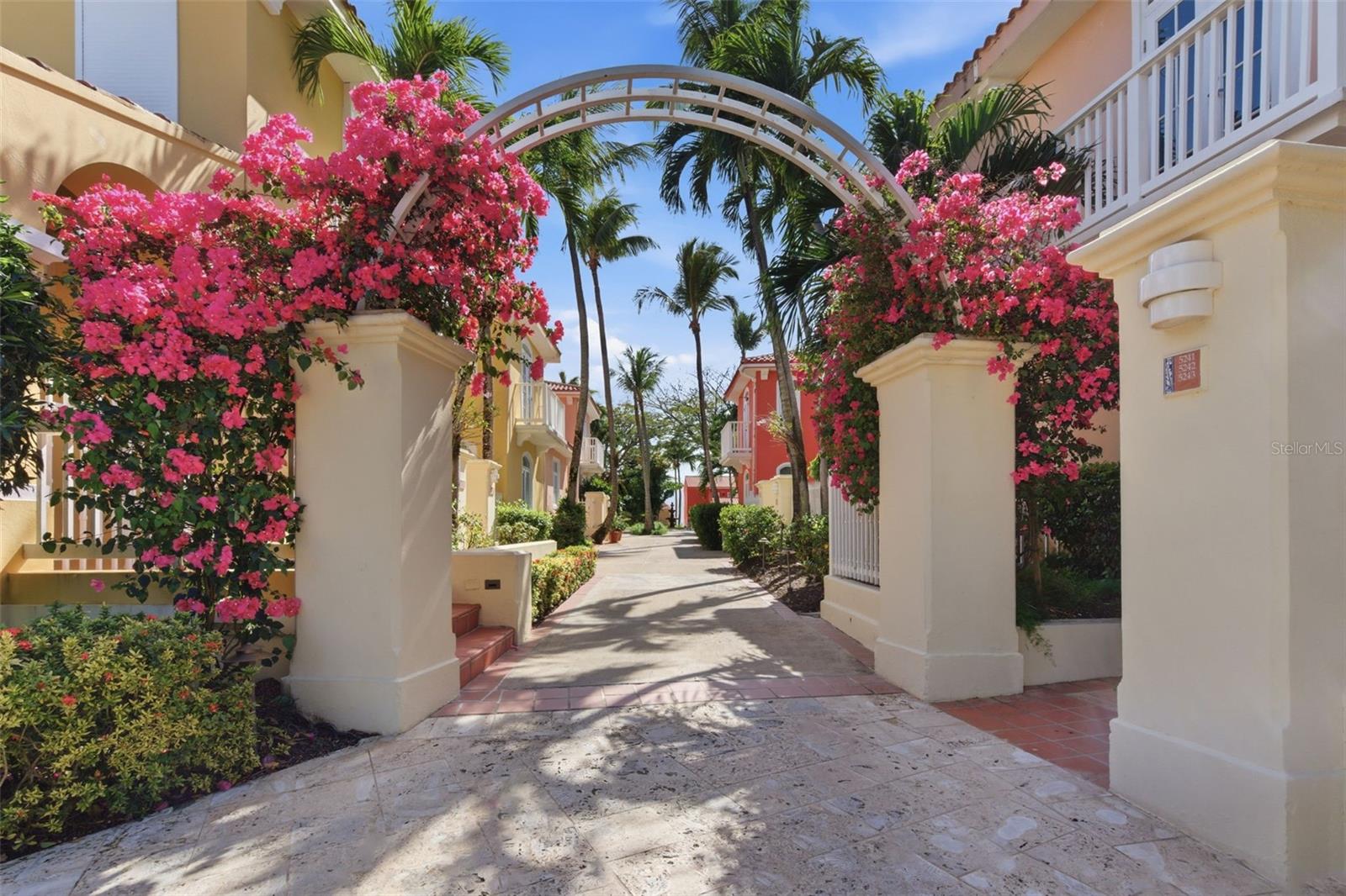 Las Casitas I 1000 AVENUE EL CONQUISTADOR #5241-42-43