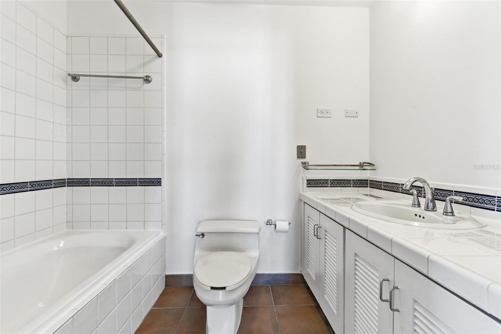 Las Casitas I 1000 AVENUE EL CONQUISTADOR #5241-42-43