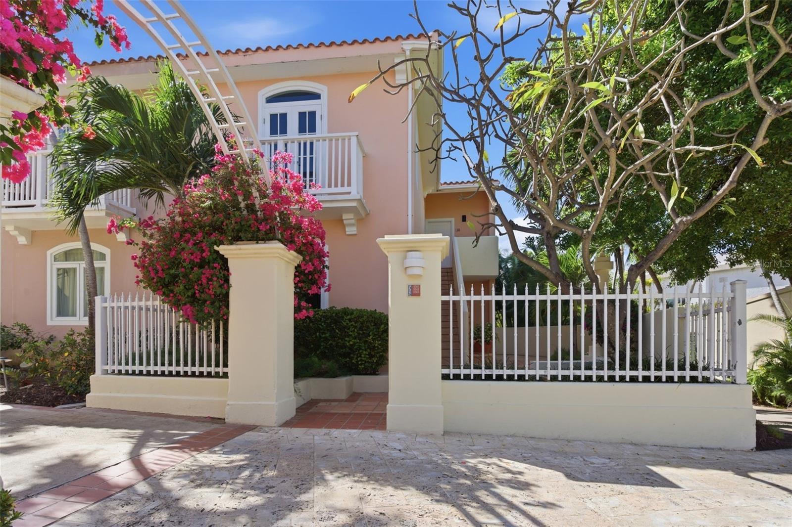 Las Casitas I 1000 AVENUE EL CONQUISTADOR #5241-42-43