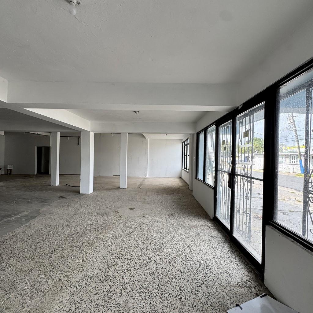 Calle 3 URB. FLAMBOYAN #A-3