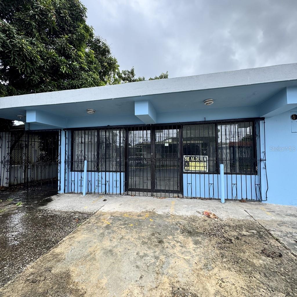 Calle 3 URB. FLAMBOYAN #A-3