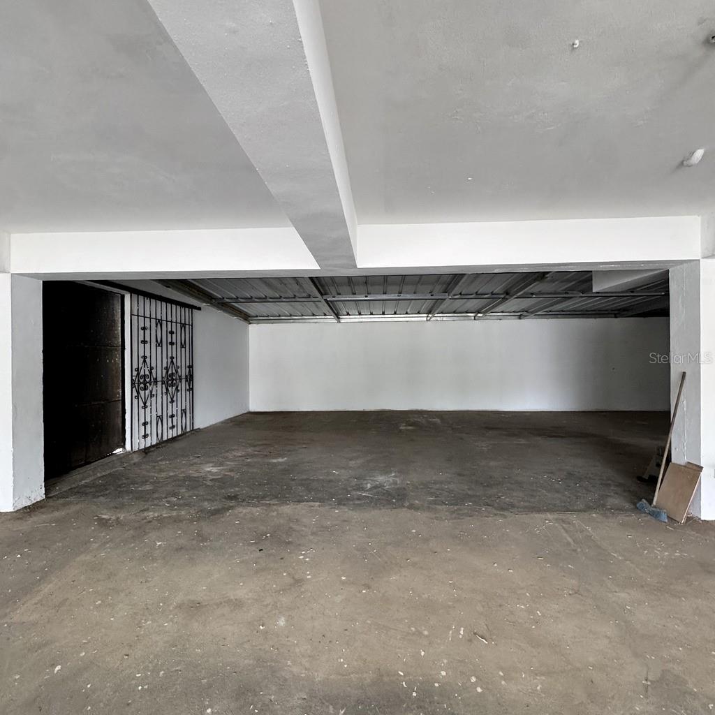 Calle 3 URB. FLAMBOYAN #A-3