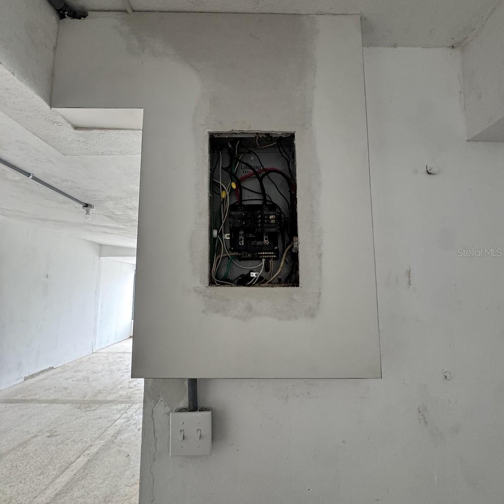 Calle 3 URB. FLAMBOYAN #A-3