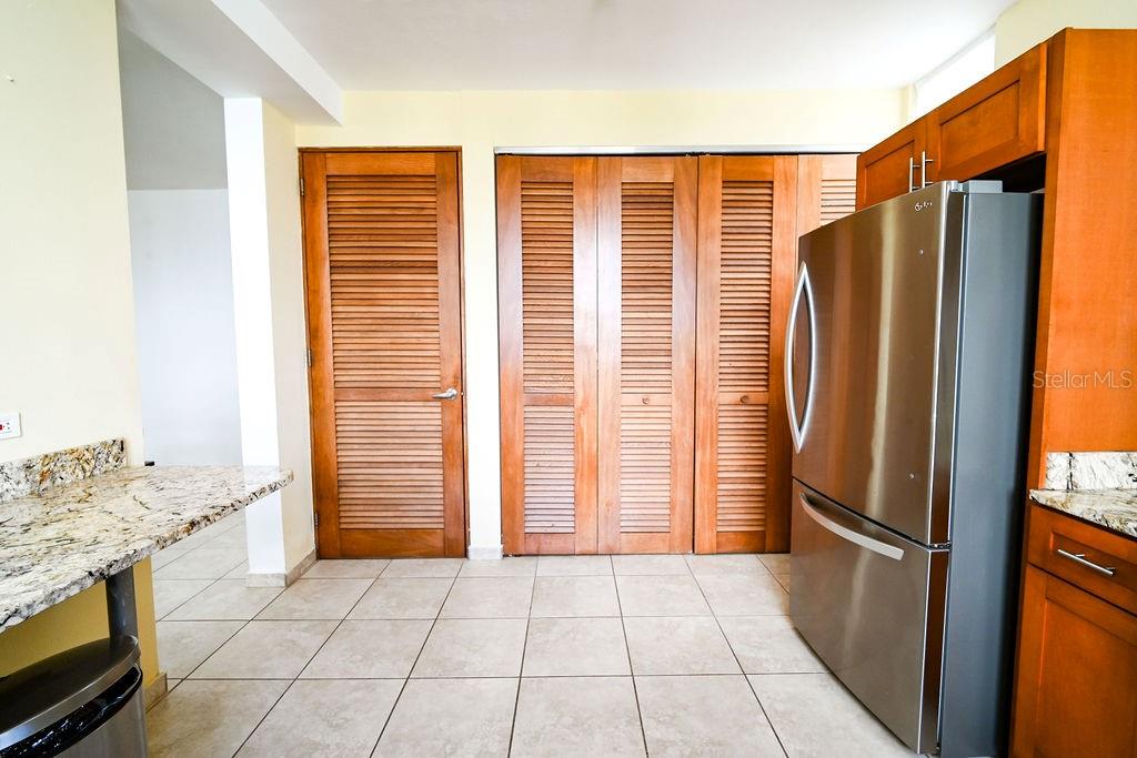 9 PALACIOS DEL ESCORIAL #9-71