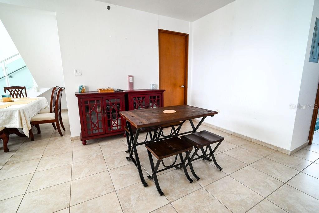 9 PALACIOS DEL ESCORIAL #9-71