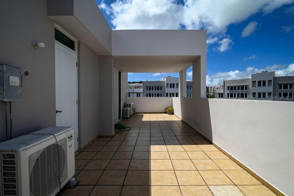 9 PALACIOS DEL ESCORIAL #9-71