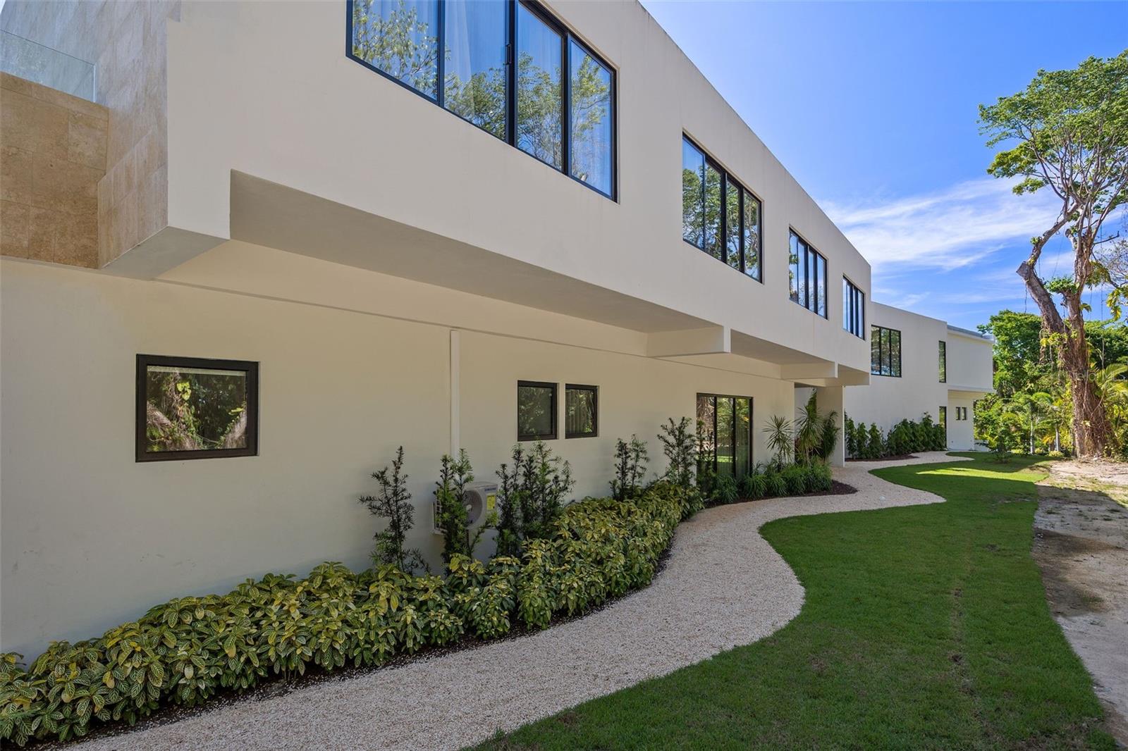 904 VILLA DORADO ESTATES