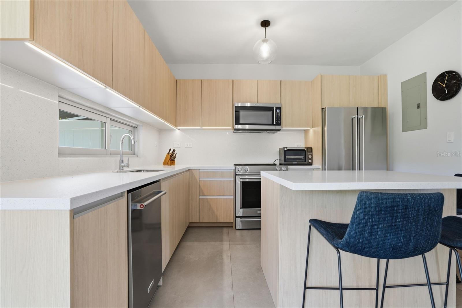 Cll 11 URB. BELMONT #32