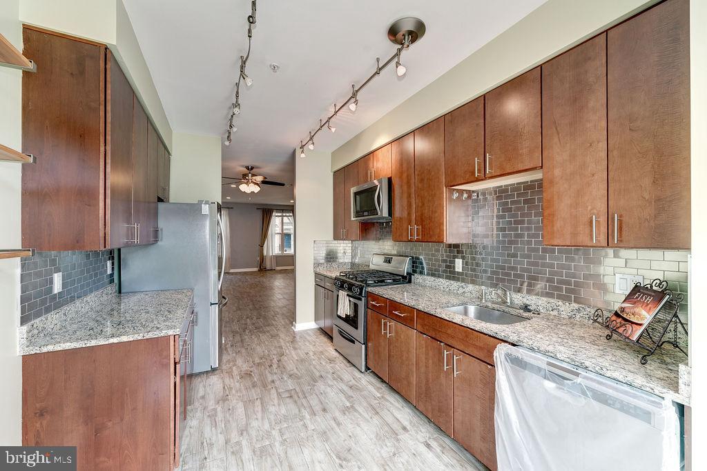 2501 SAYLES PLACE SE 9