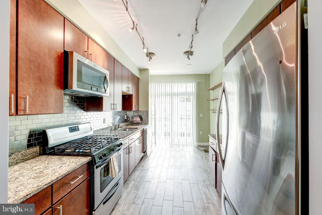 2501 SAYLES PLACE SE 9