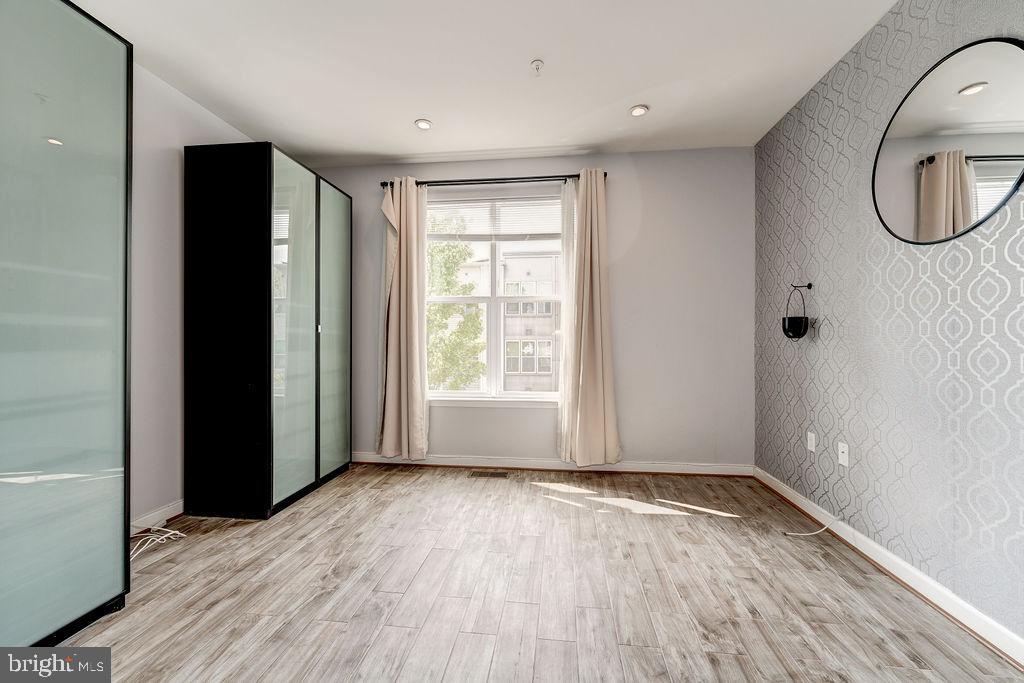 2501 SAYLES PLACE SE 9