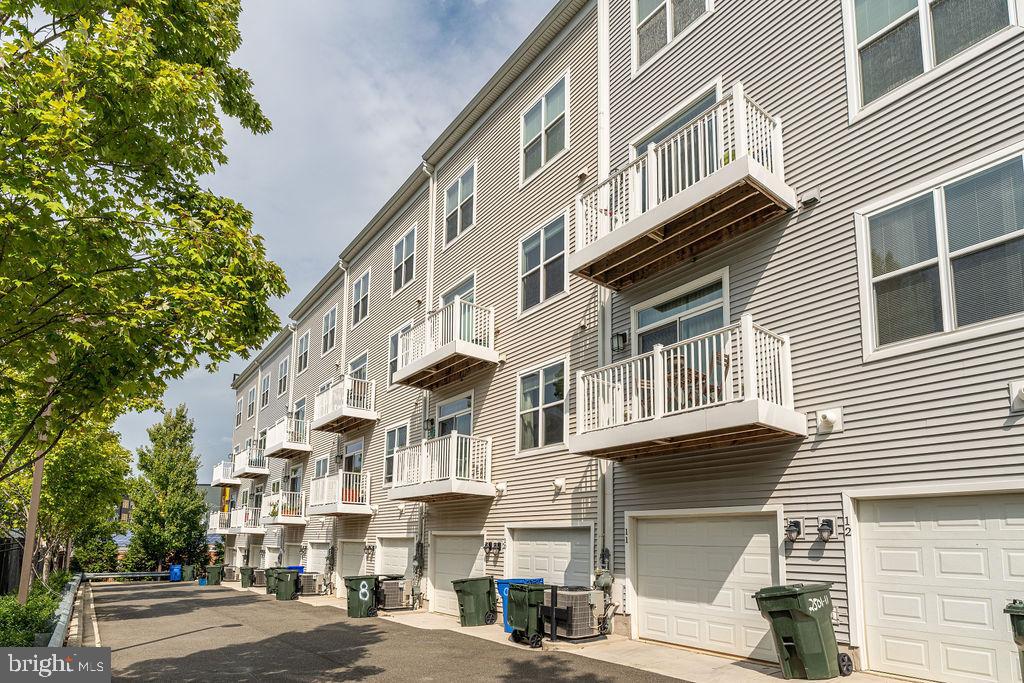 2501 SAYLES PLACE SE 9