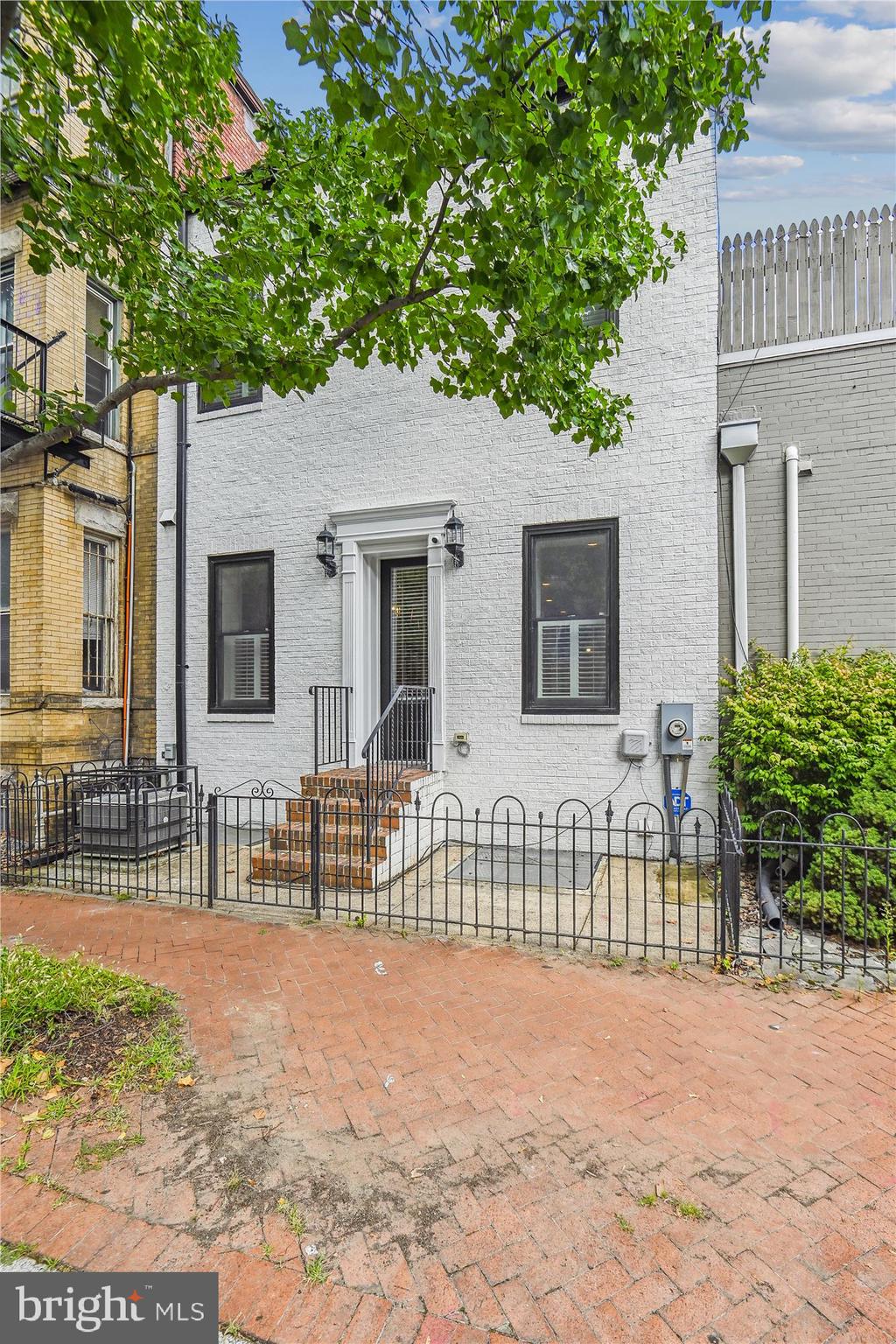 703 MARYLAND AVENUE NE