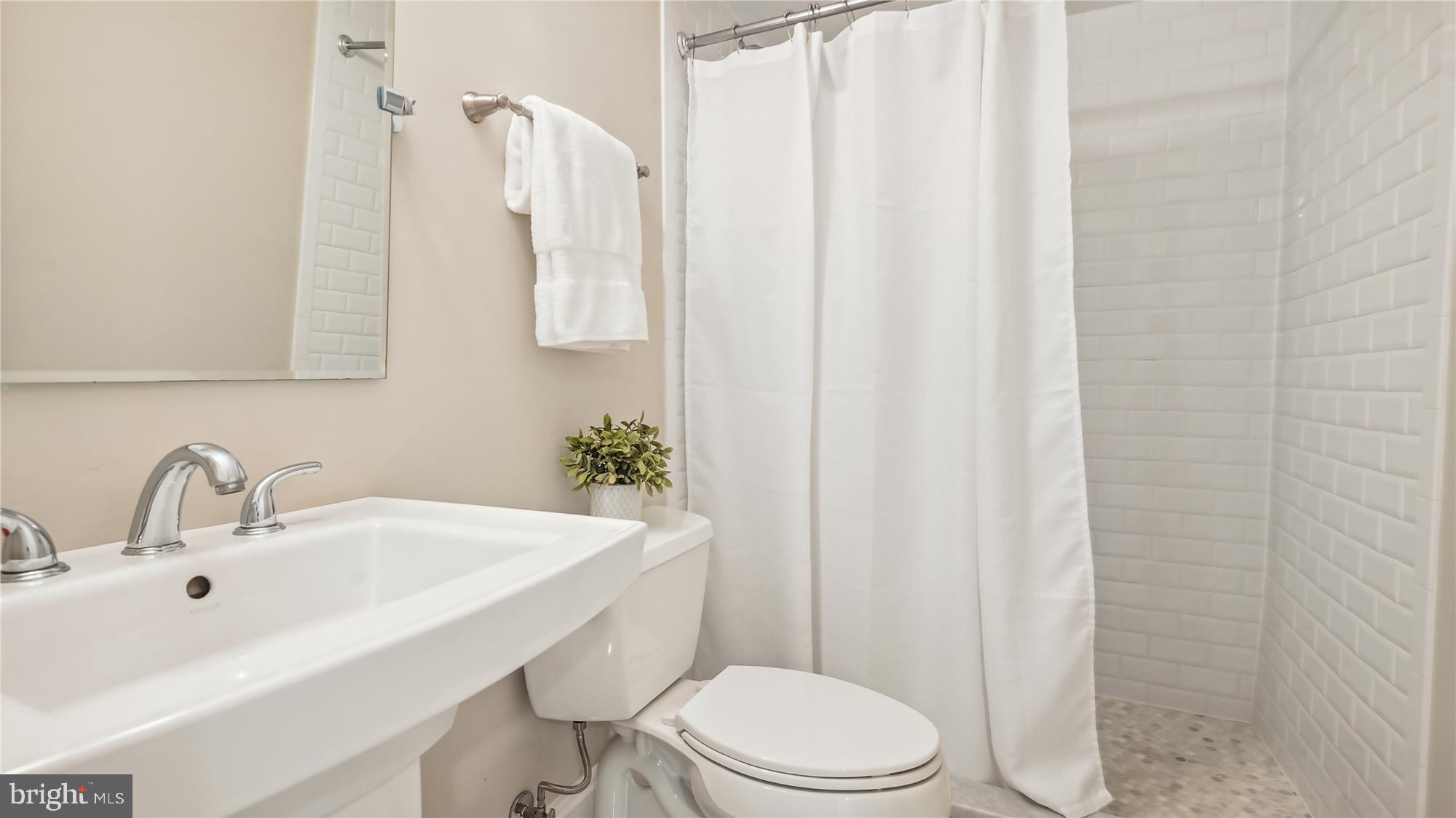 703 MARYLAND AVENUE NE