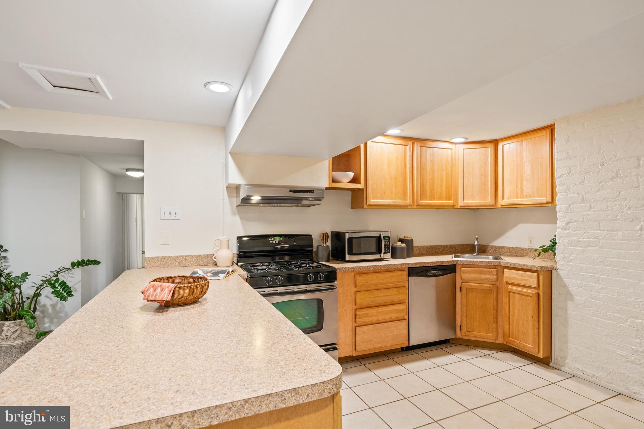 1411 LONGFELLOW STREET NW