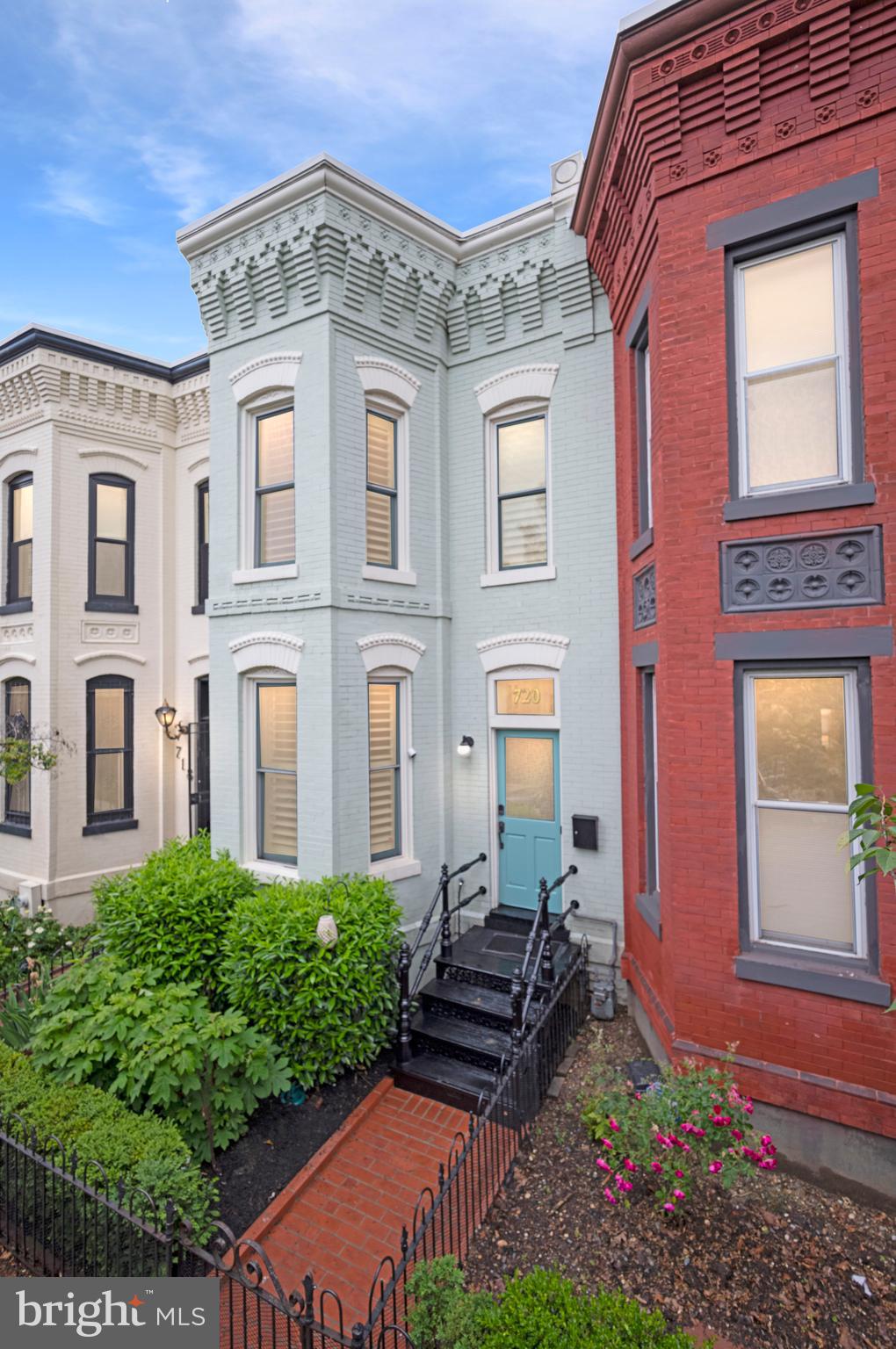 720 4TH STREET NE