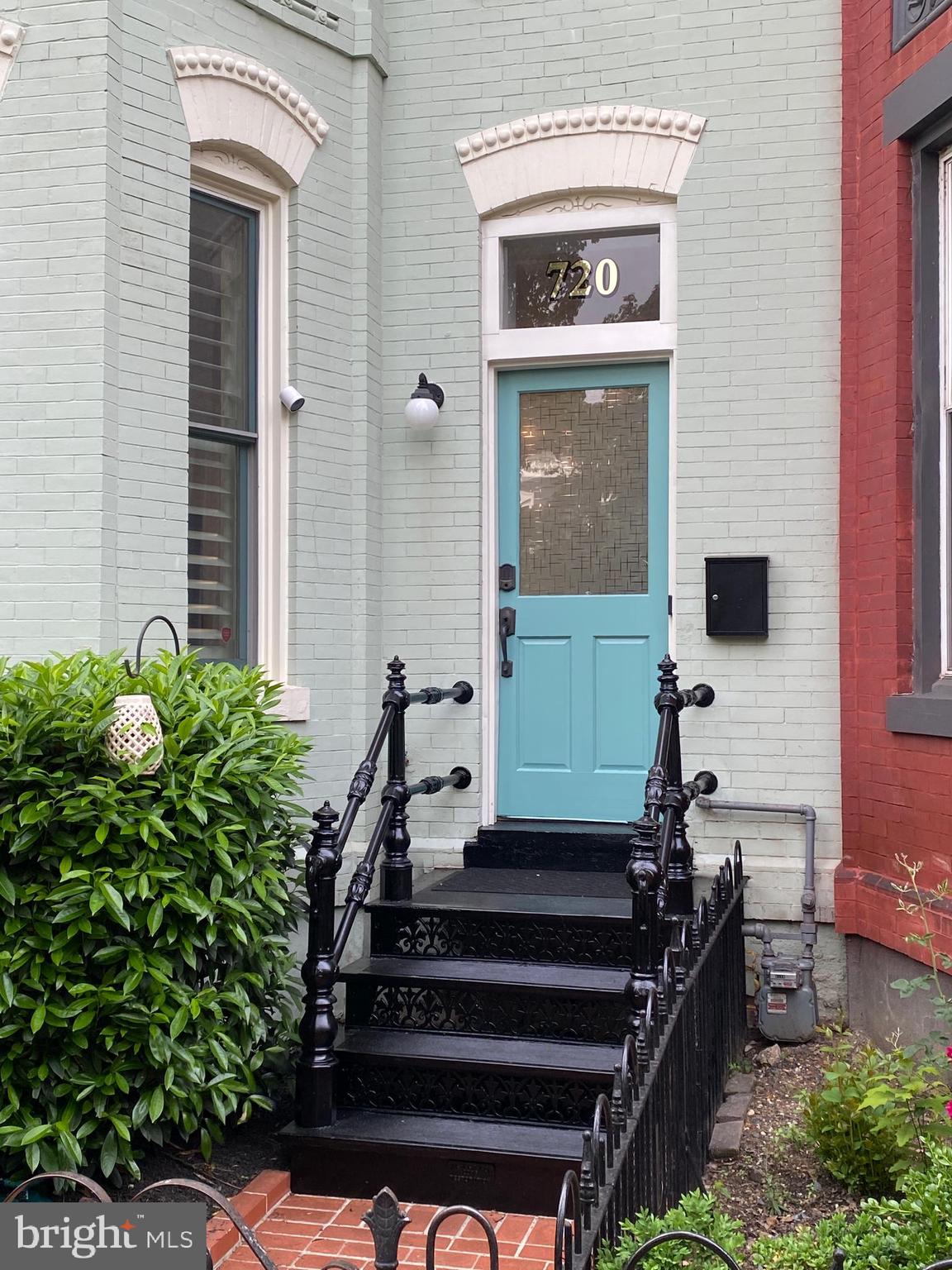 720 4TH STREET NE