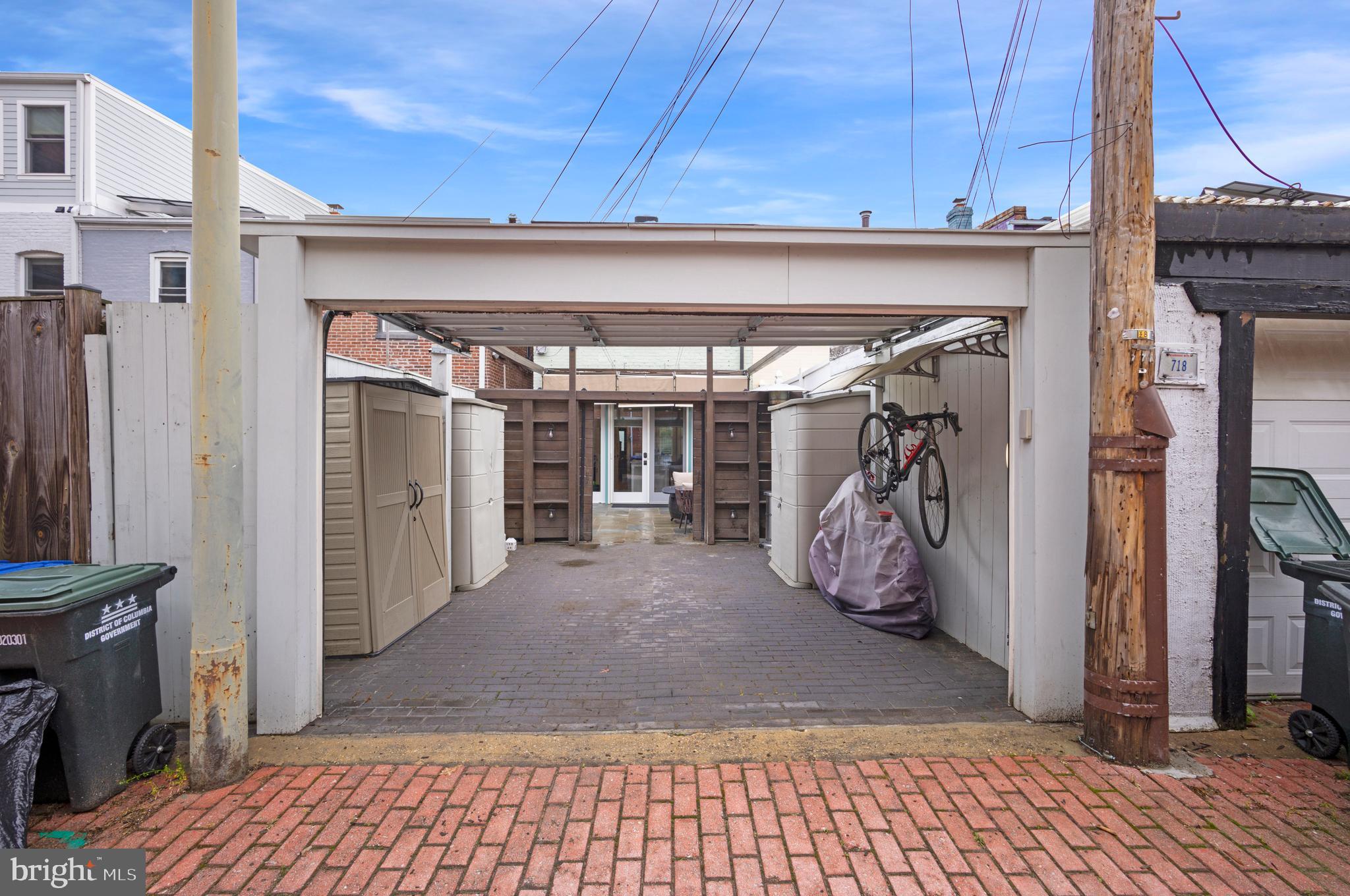 720 4TH STREET NE