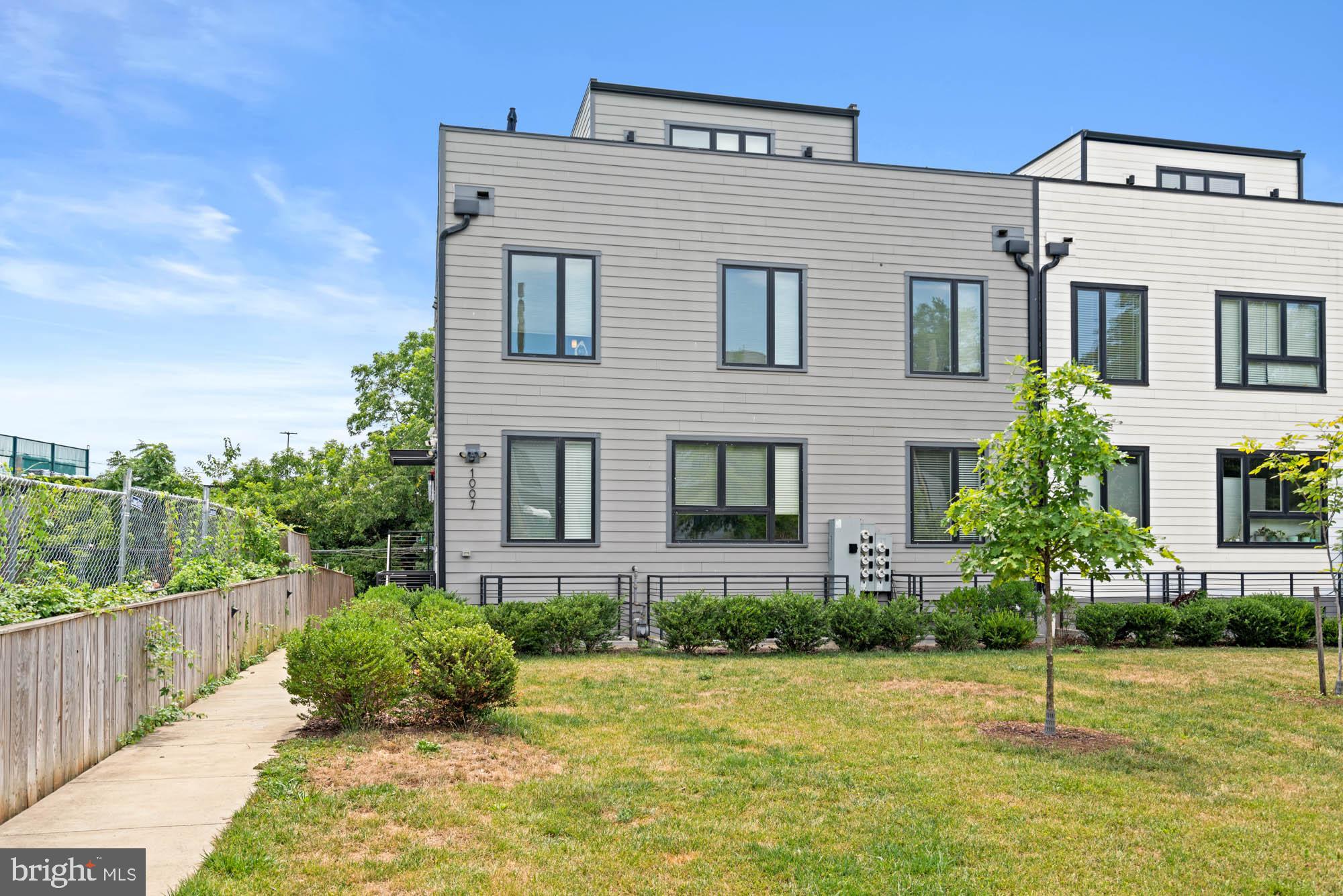 1007 BRYANT STREET NE 2