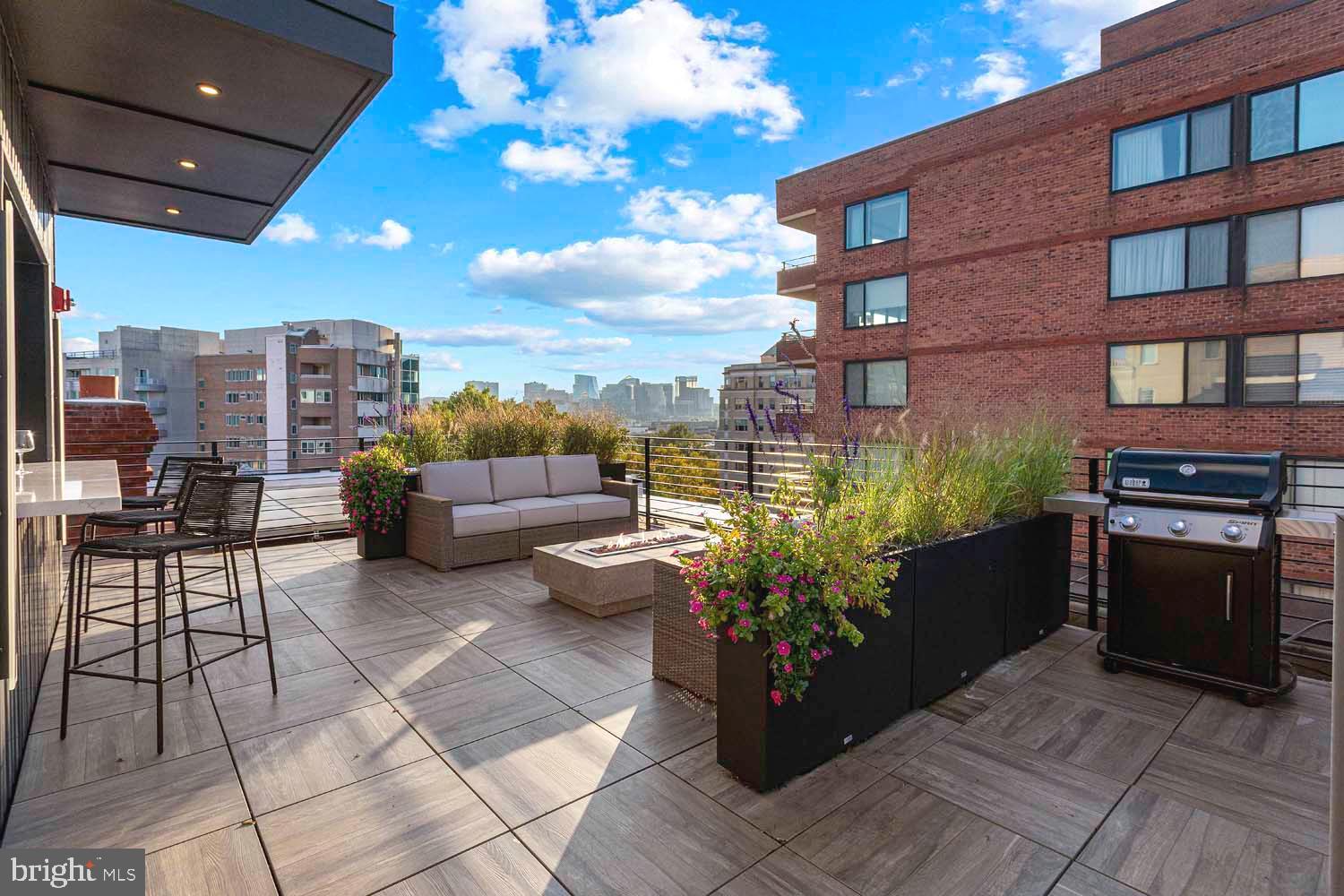 2525 PENNSYLVANIA AVENUE NW 303
