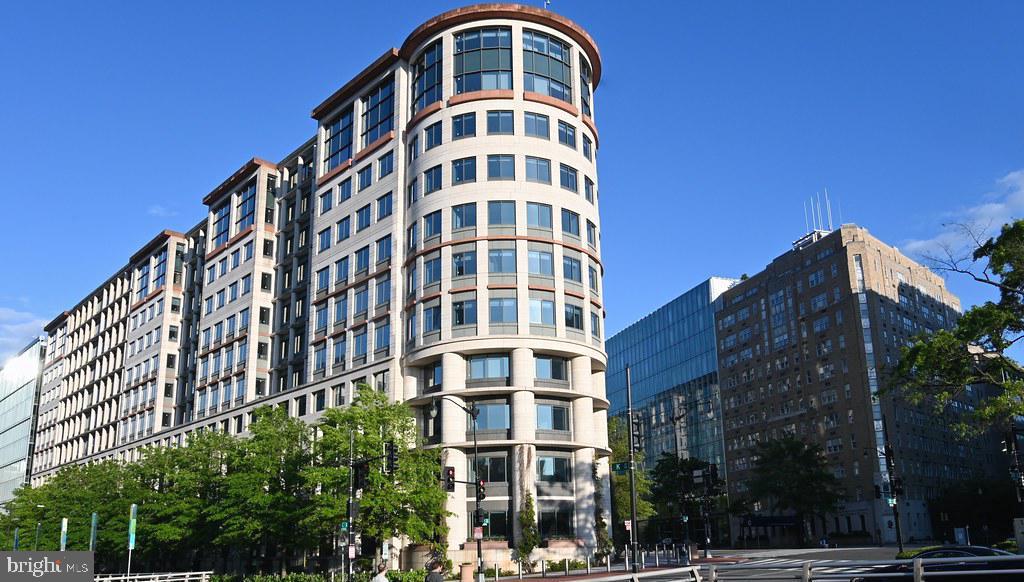 2525 PENNSYLVANIA AVENUE NW 303