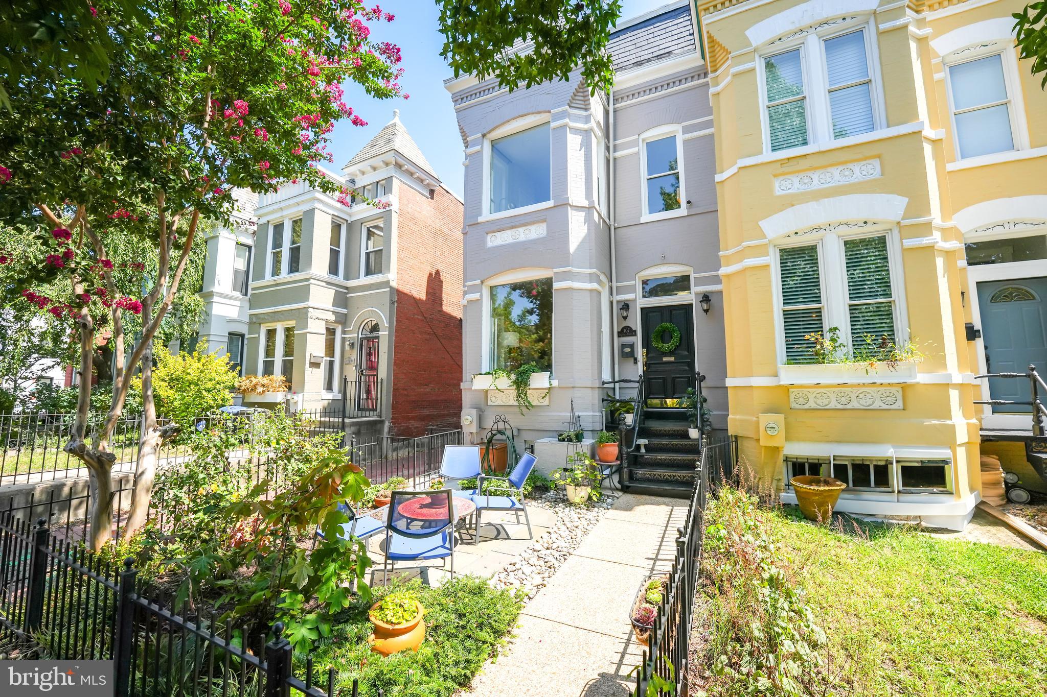 707 12TH STREET NE