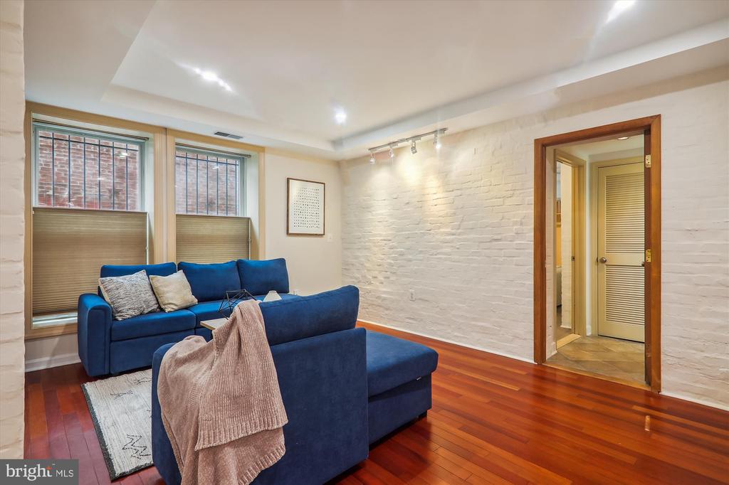 2038 18TH STREET NW T1
