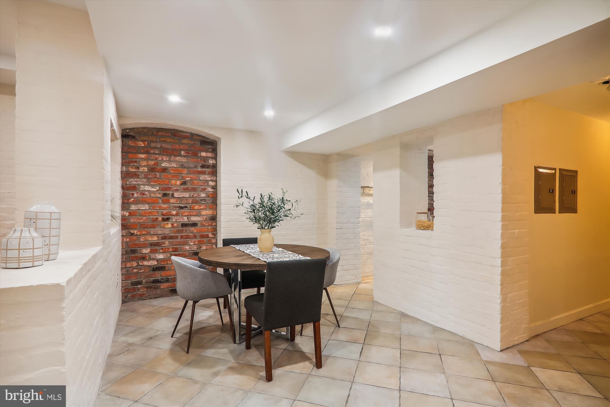 2038 18TH STREET NW T1