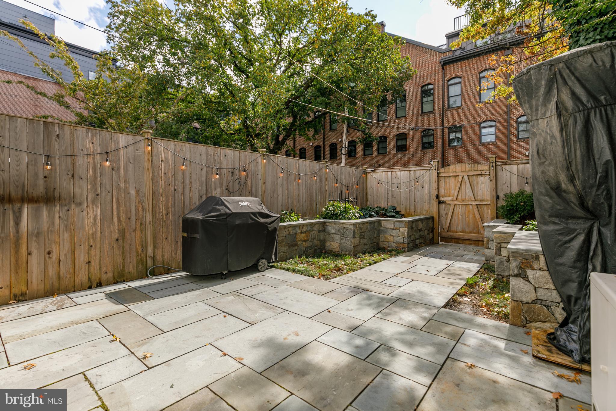 1329 E E STREET SE