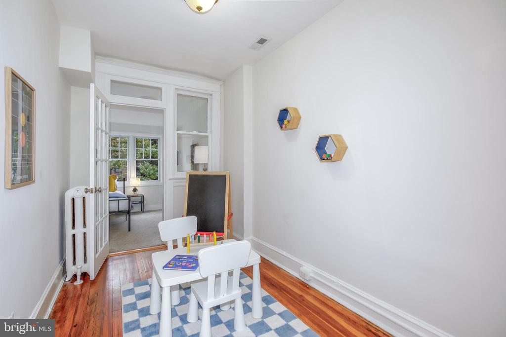 1329 E E STREET SE
