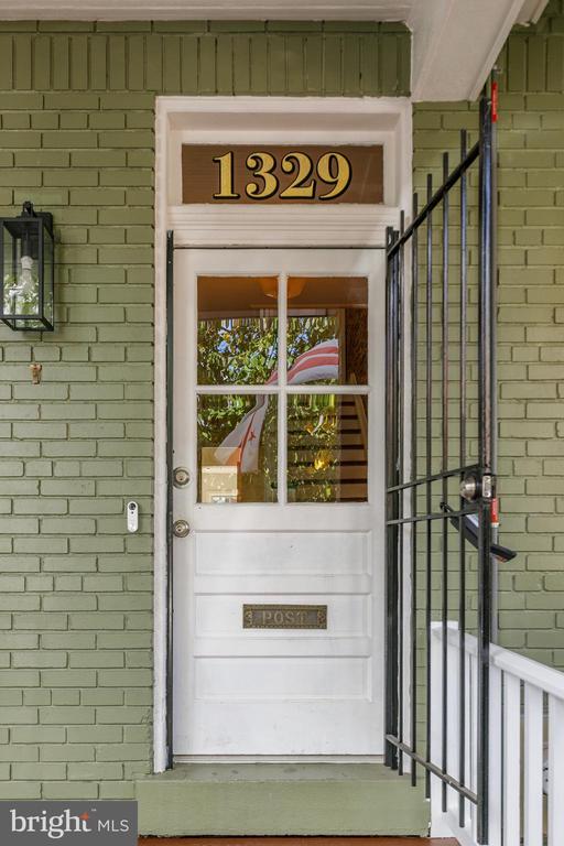 1329 E E STREET SE